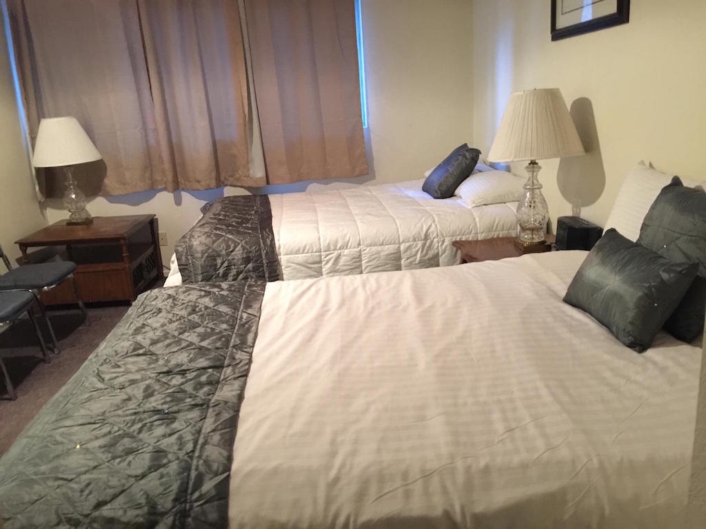 Bedroom 1: 2 Full beds