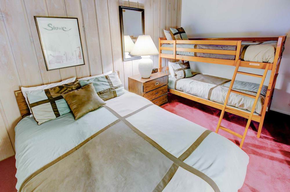 Loft: Full bed and Twin bunk bed