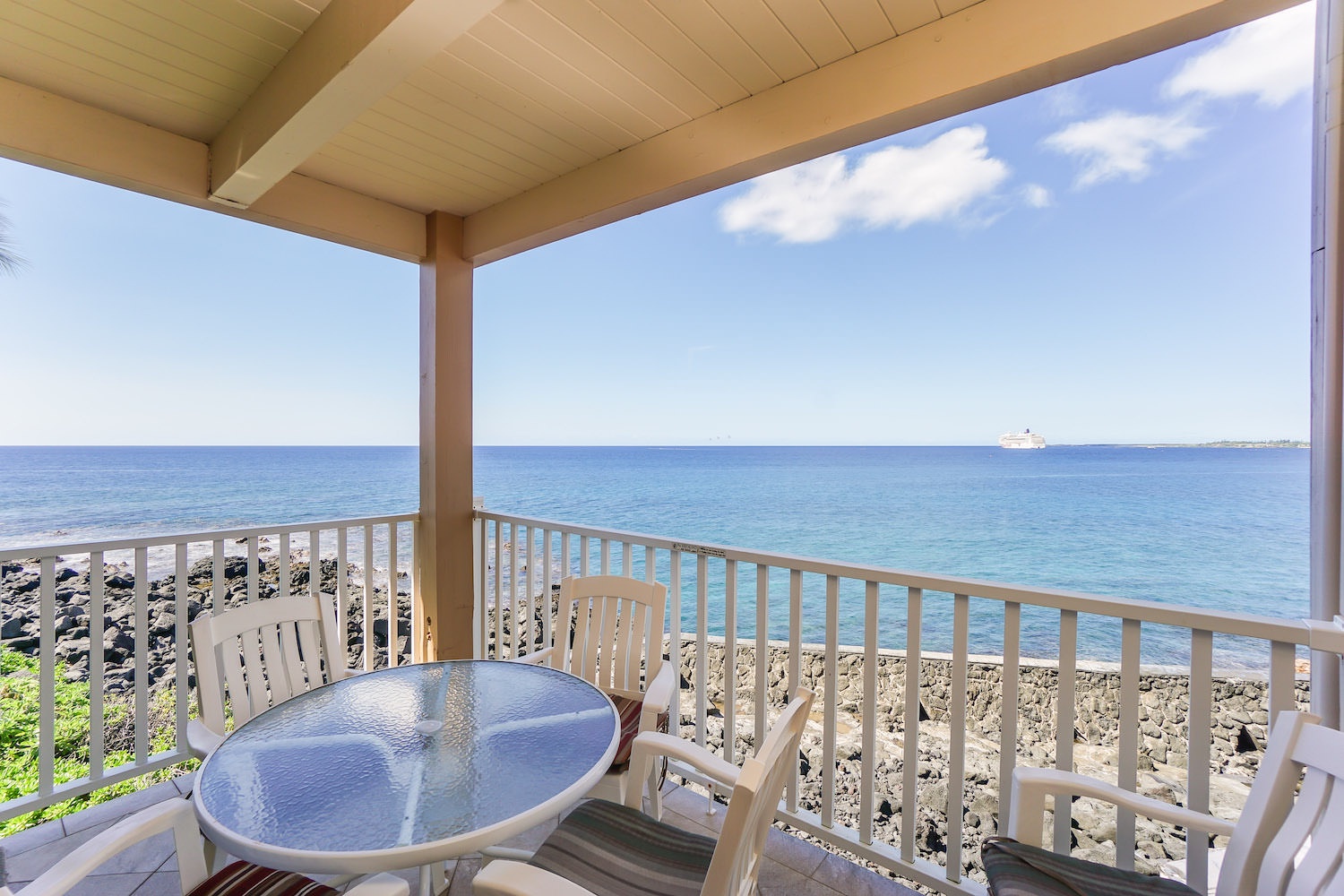 Oceanfront lanai
