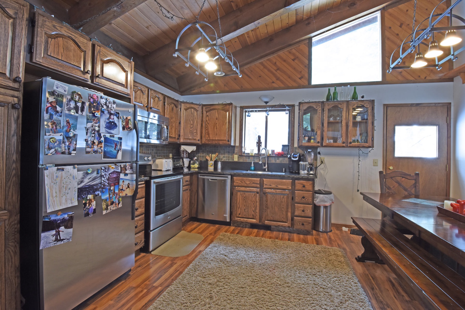 Full kitchen w/ toaster oven, slow cooker, drip coffee pot, etc.