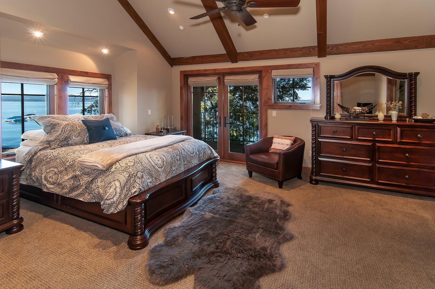 Master bedroom: King bed w/ Smart TV, balcony access