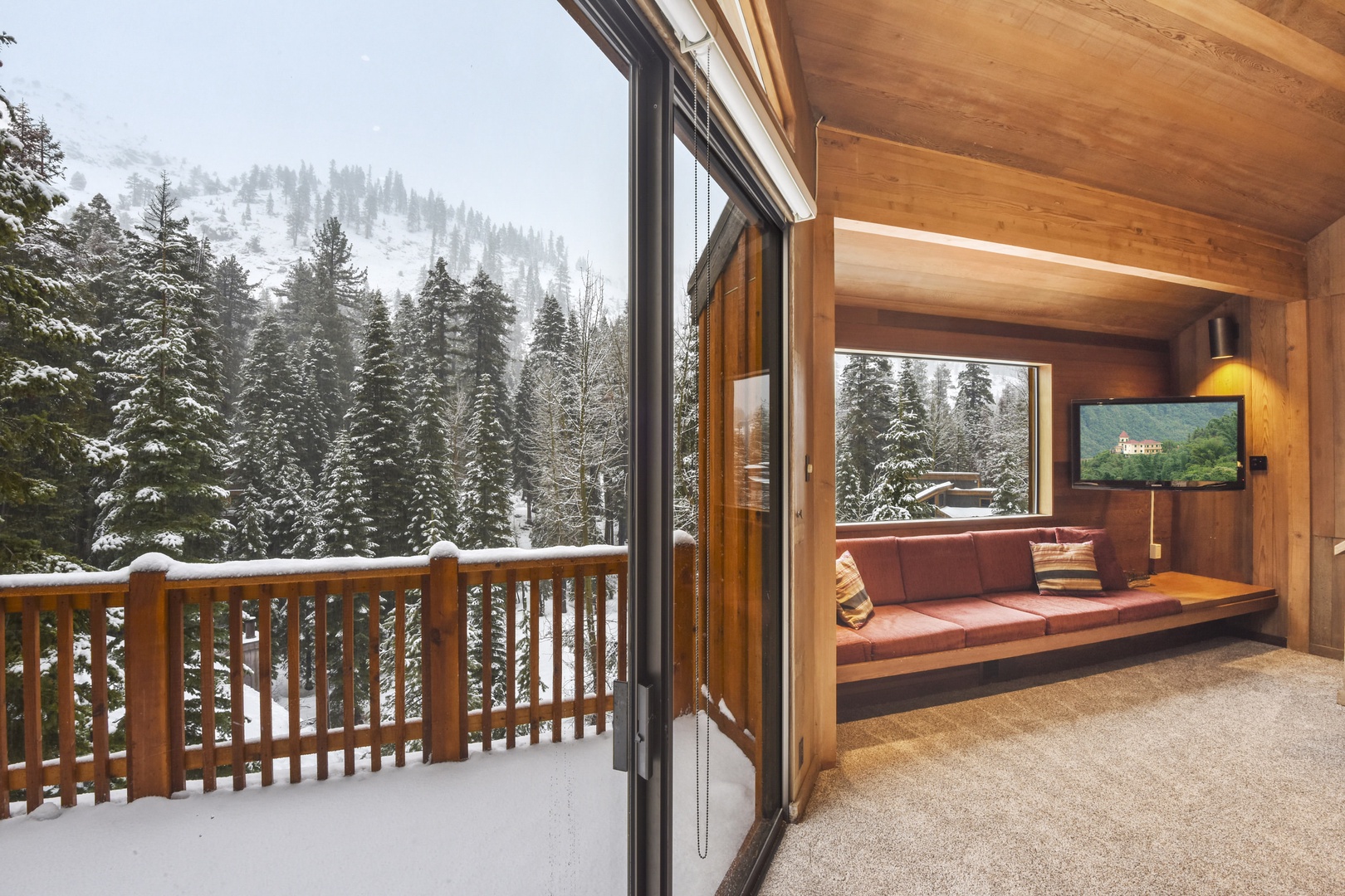 Balcony w/ mountain views