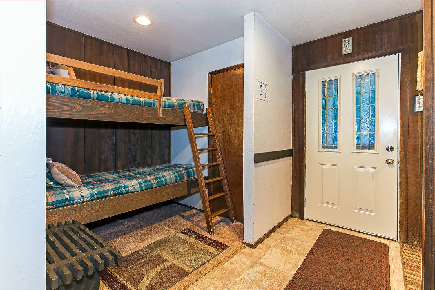 Alcove with bunk bed great for kids