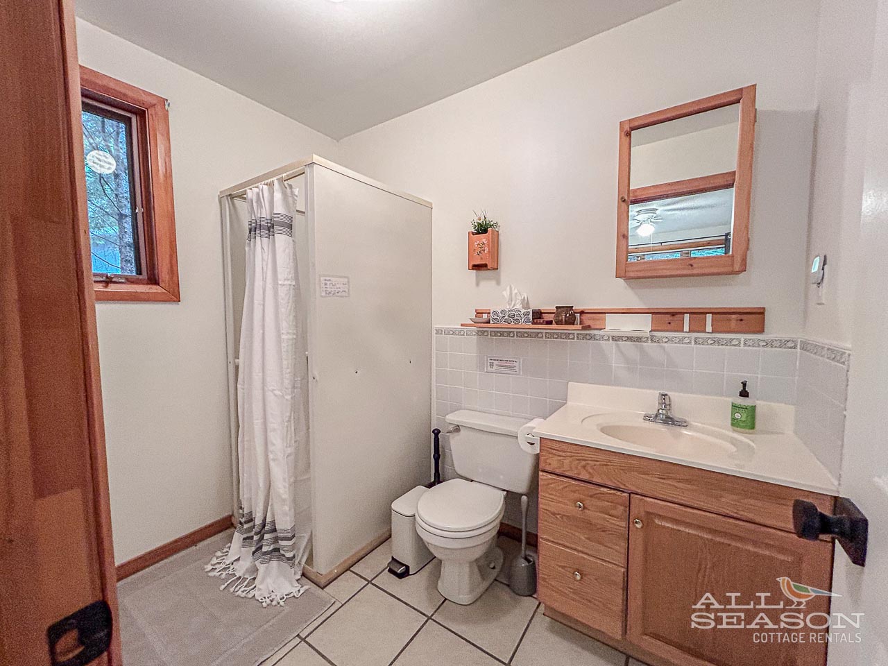 Dockside-Drift-Primary bedroom 3PC ensuite