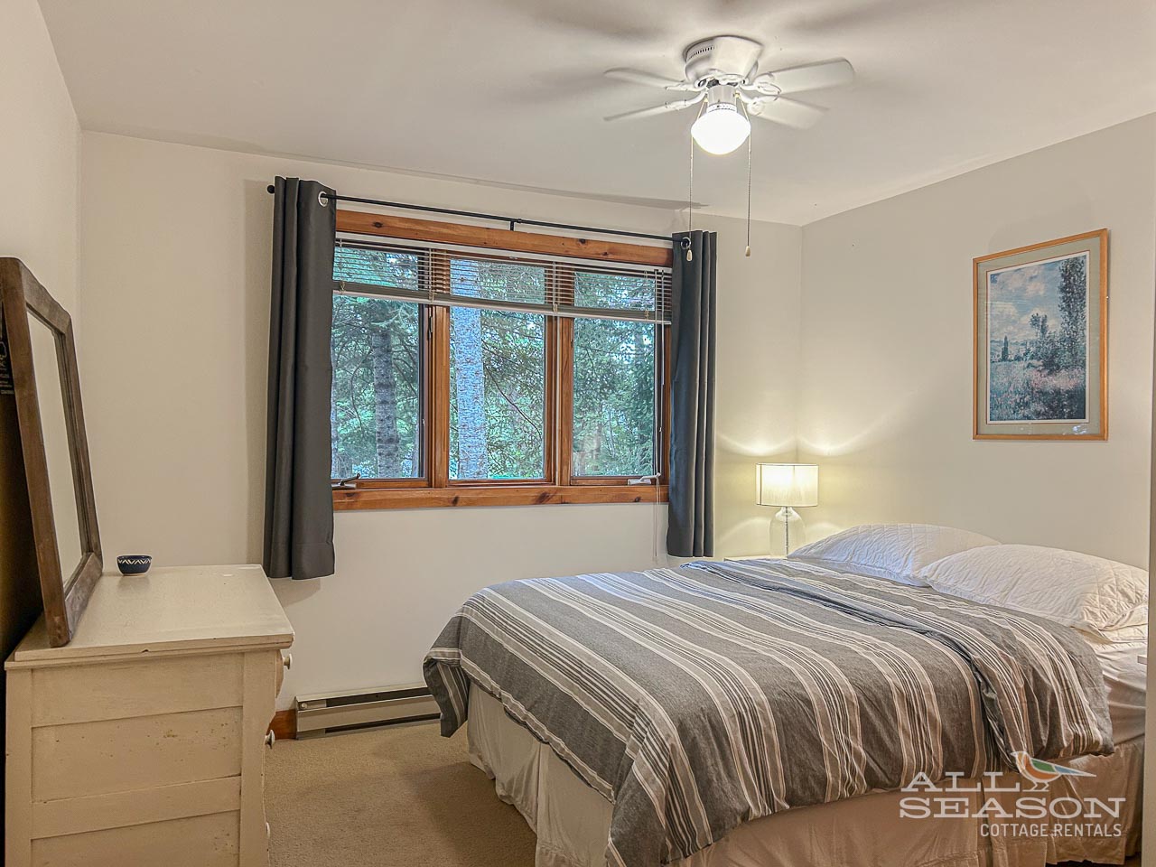 Dockside-Drift-Primary bedroom with ensuite-Queen