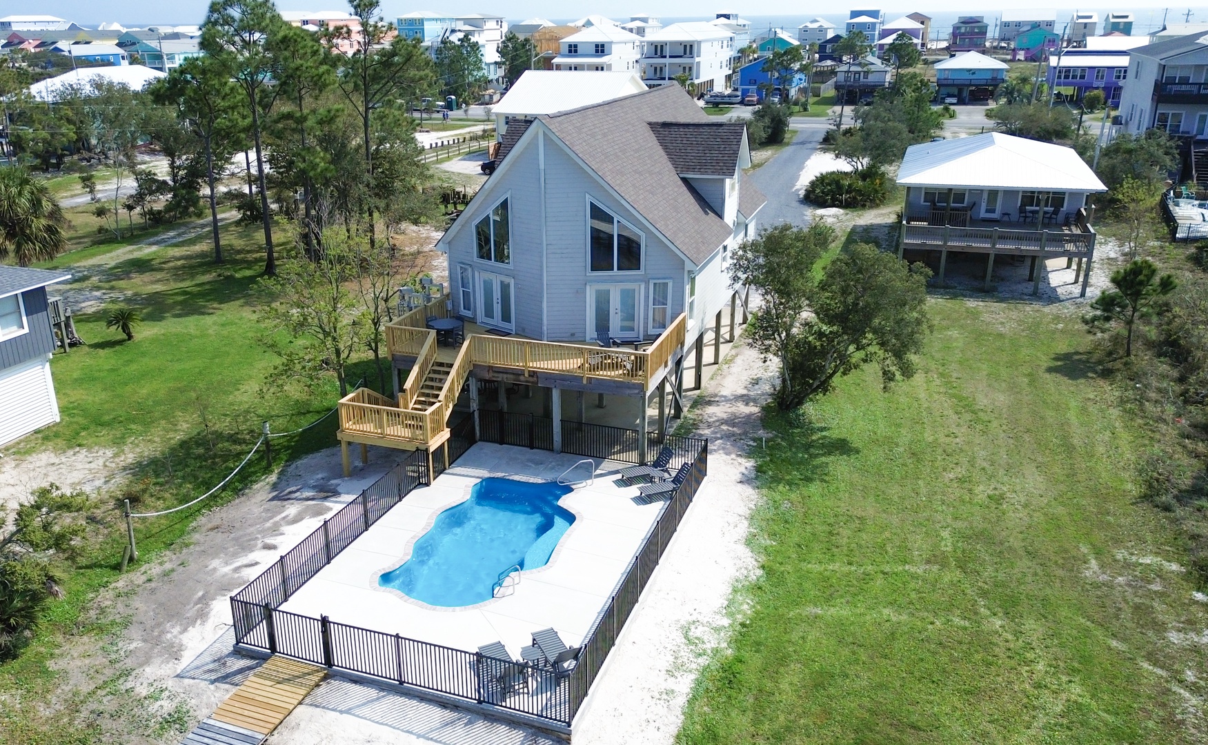 Welcome to Driftwood Dreams on Little Lagoon in Gulf Shores