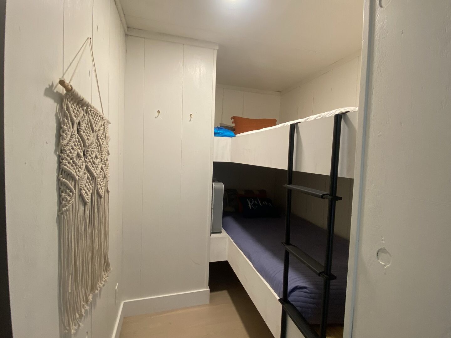 Bunk room with 2 twin beds