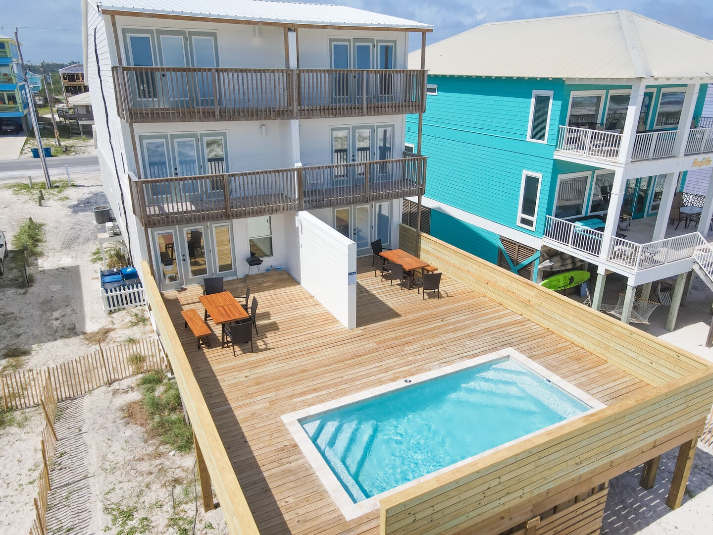 A License to Chill B is the west side of this beachfront duplex