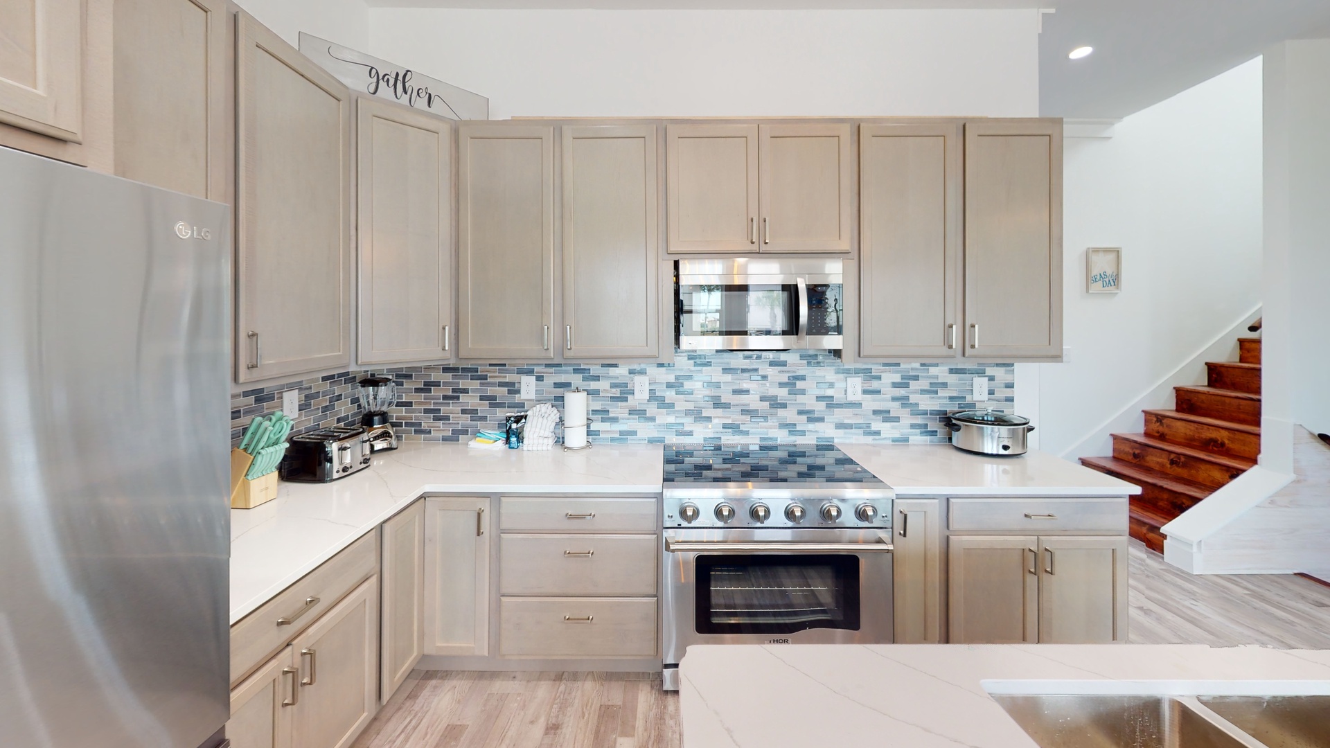 Fully equipped kitchen and stainless appliances