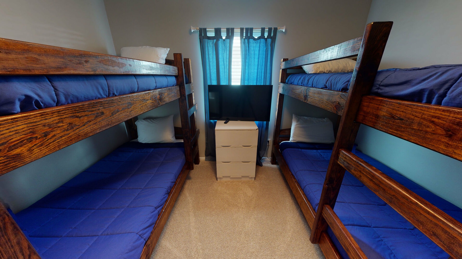 Bedroom 3 has 2 Twin bunk beds and a TV