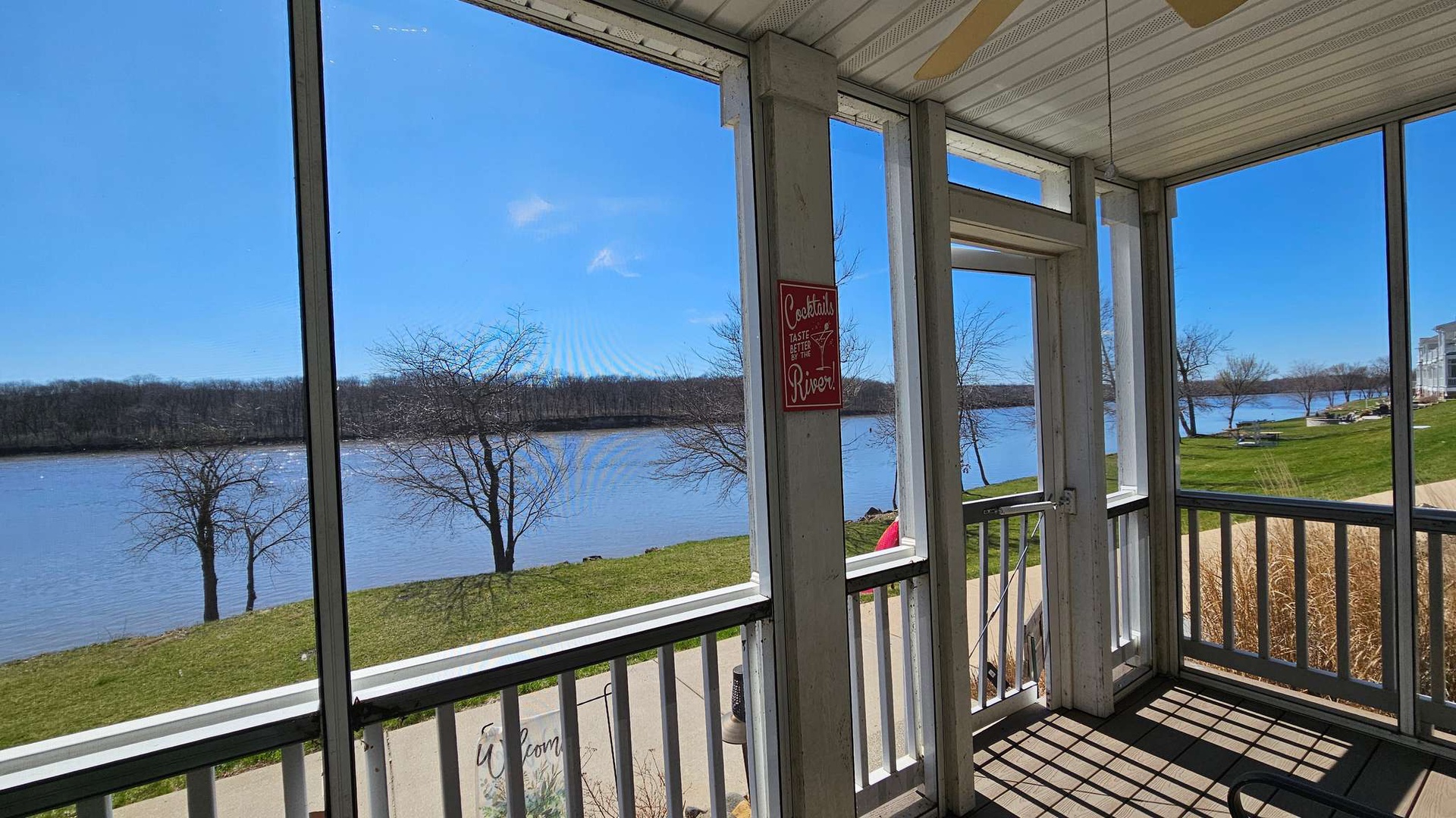 Your private screened porch offers front-row seats to stunning lake views, where you can sip morning coffee while watching the water sparkle.