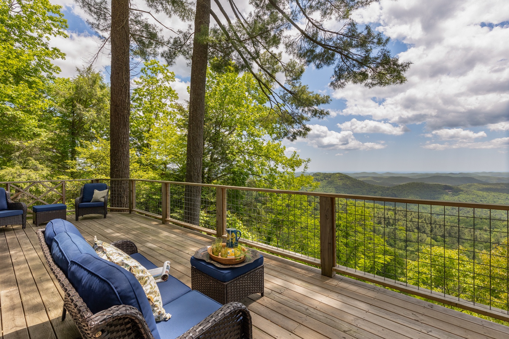 Buena Vista : Split Level Home w/ Panoramic Blue Valley Views | Pet Friendly