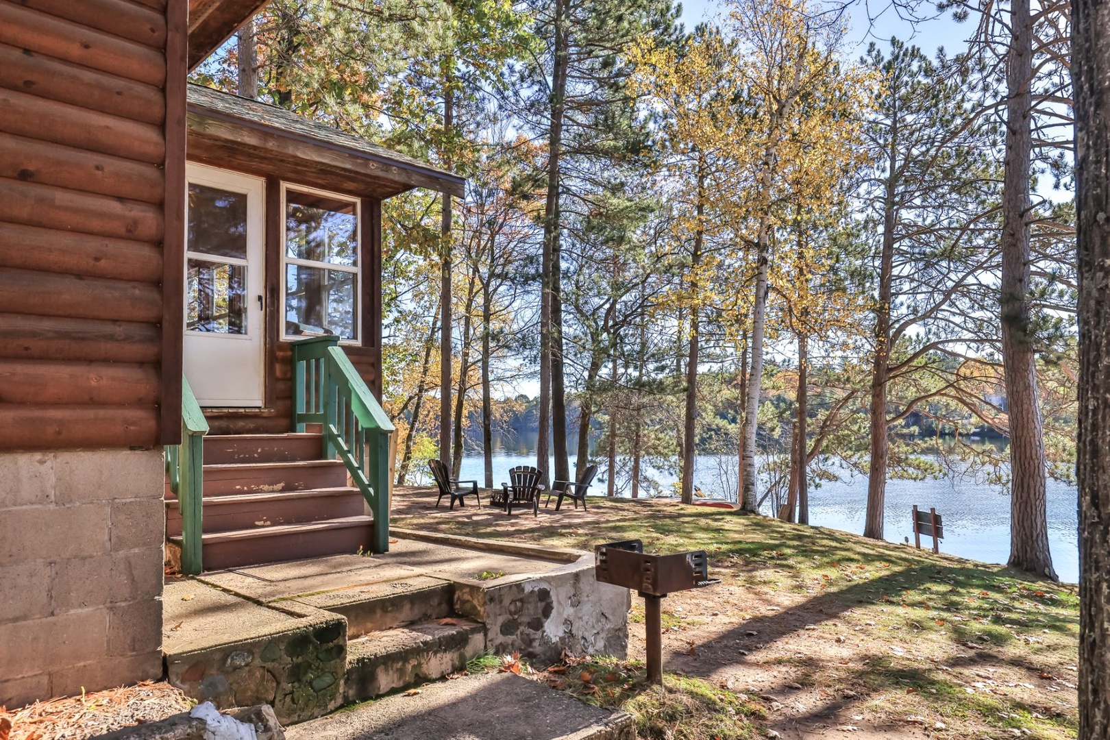 Cozy Cedar Cottage in Otter Lake. - Cottages for Rent in Otter