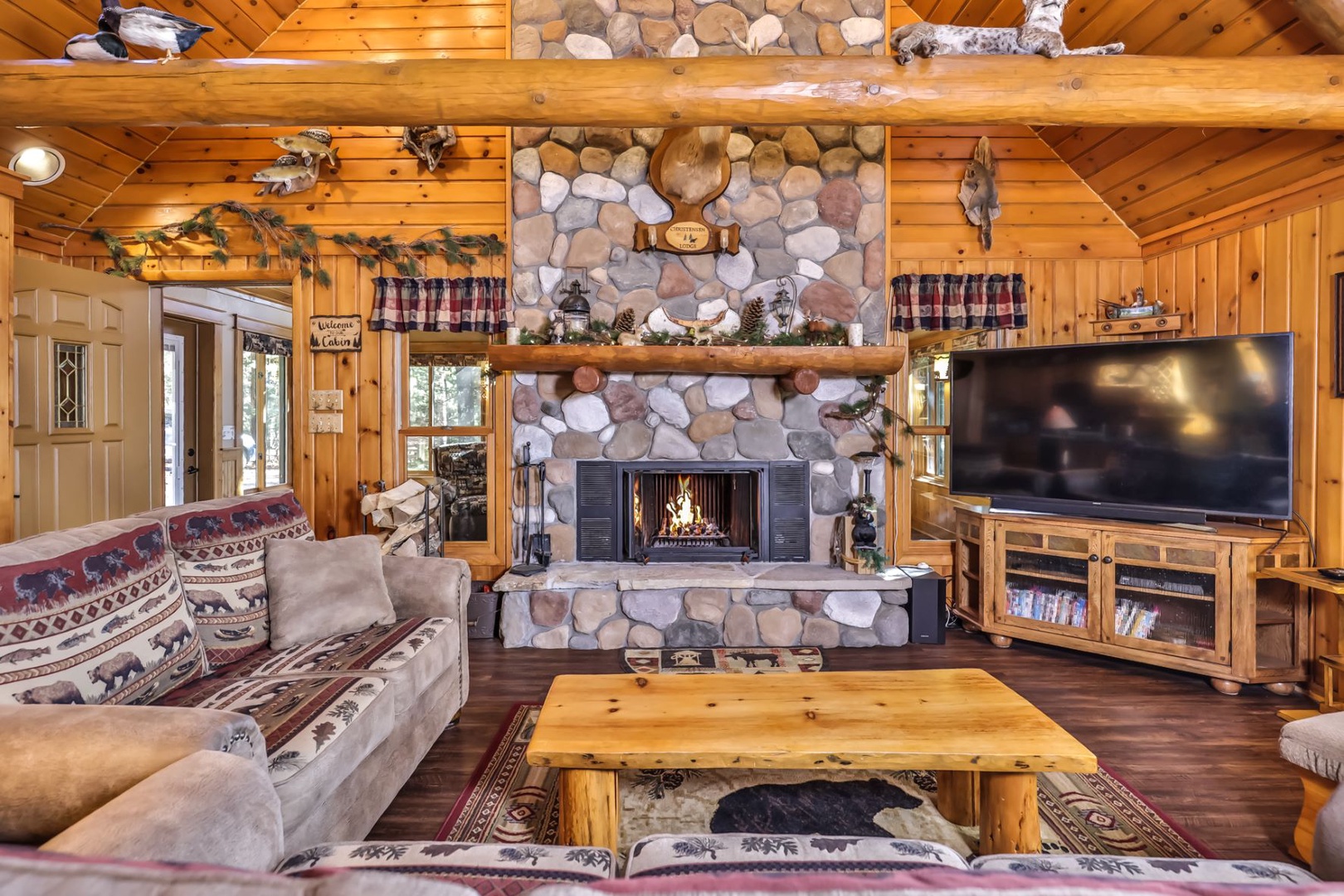 Bear's Paw & Cottage - Hiller Vacation Homes