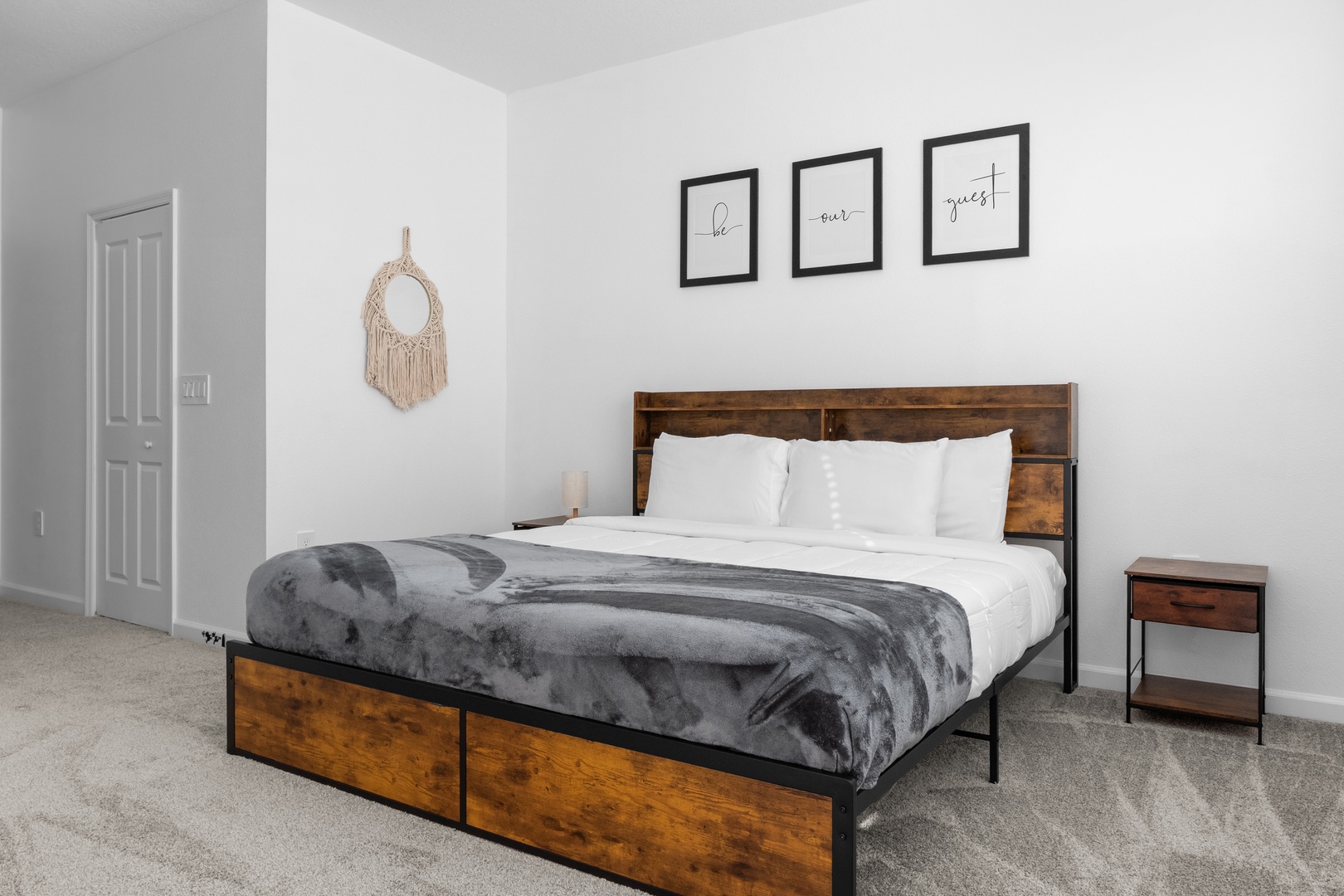 Room 1 : Master Bedroom King