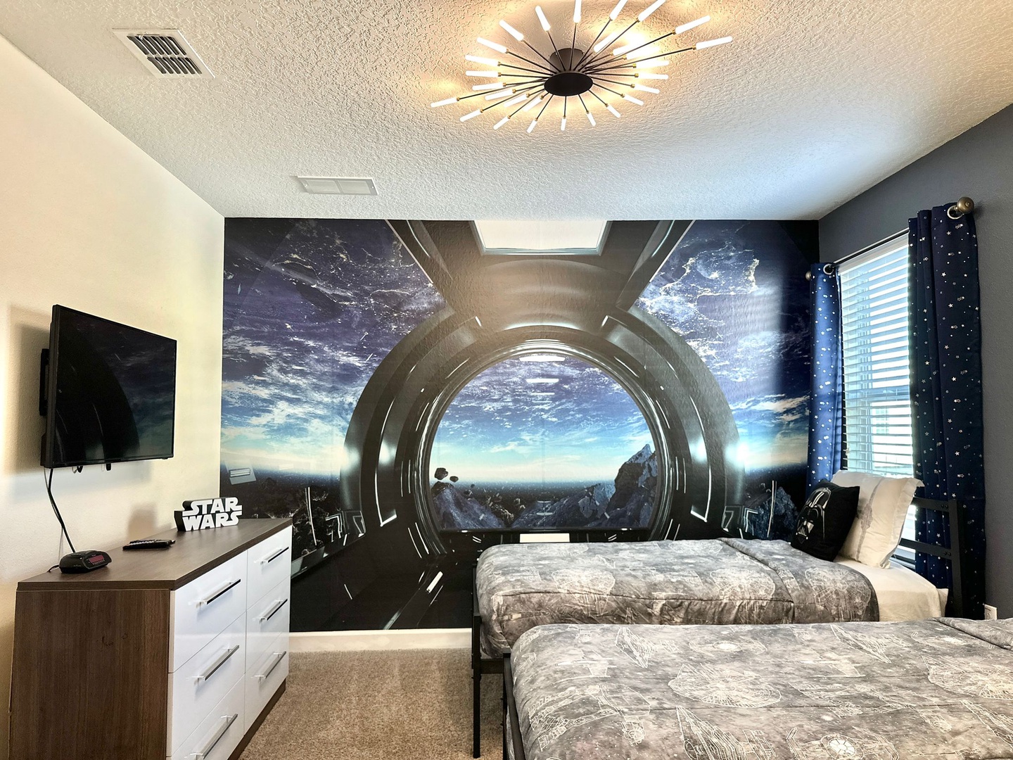 Room #3 Twins + TV