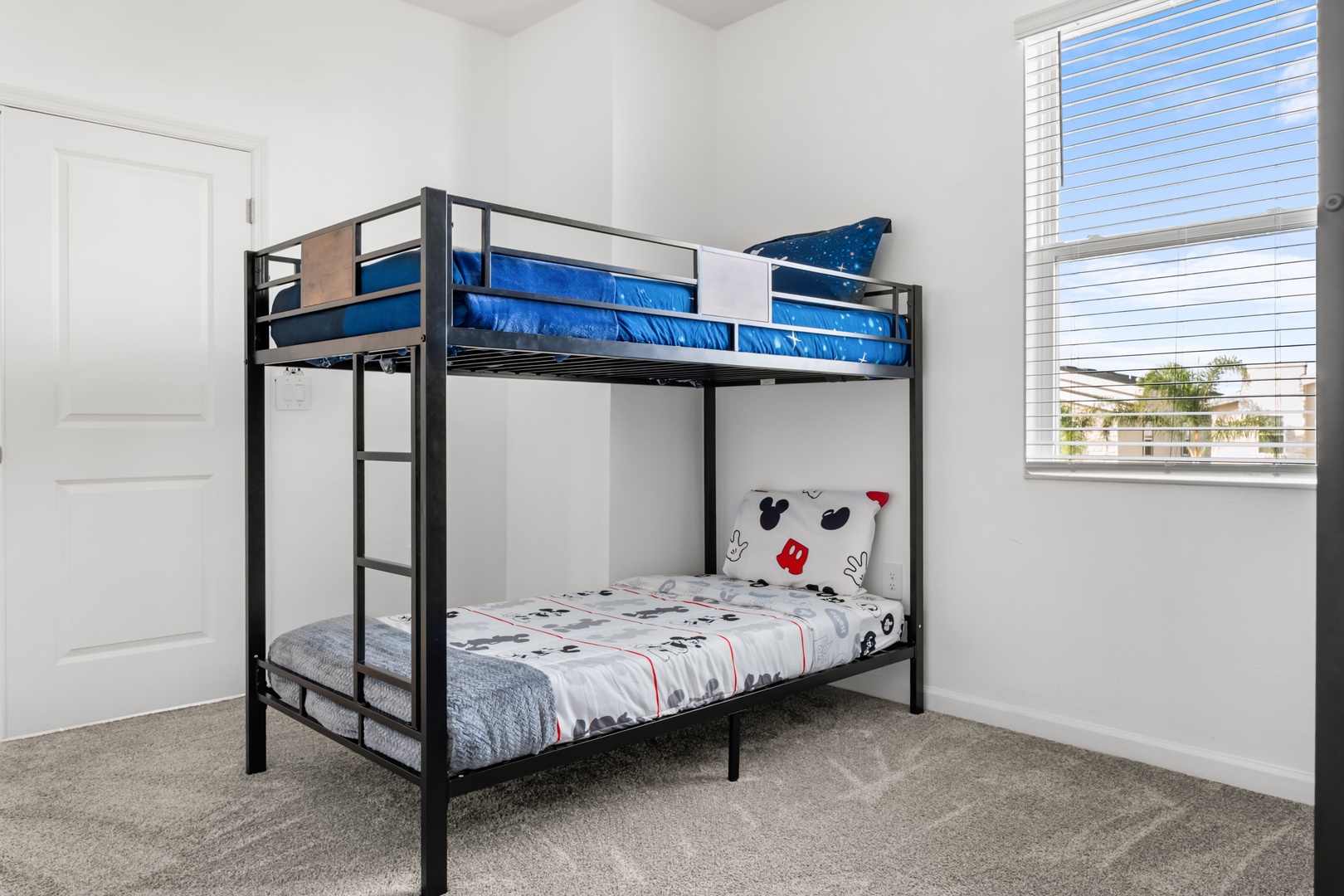Room 3: 2 twin bunk beds