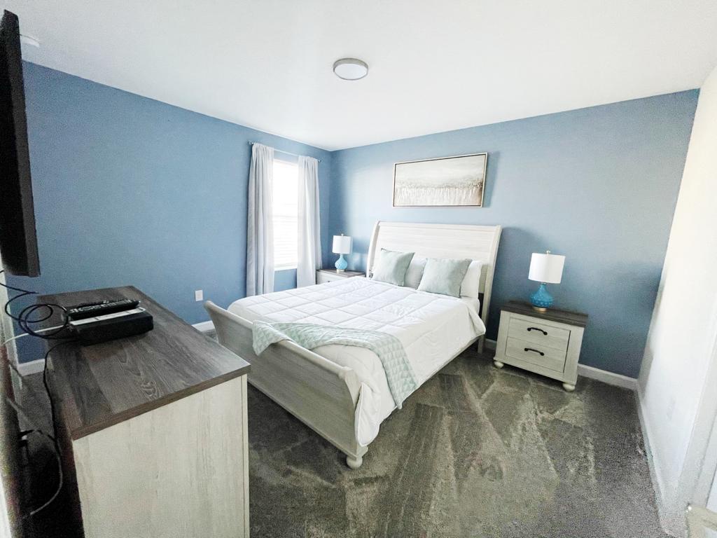 Room #7 Queen