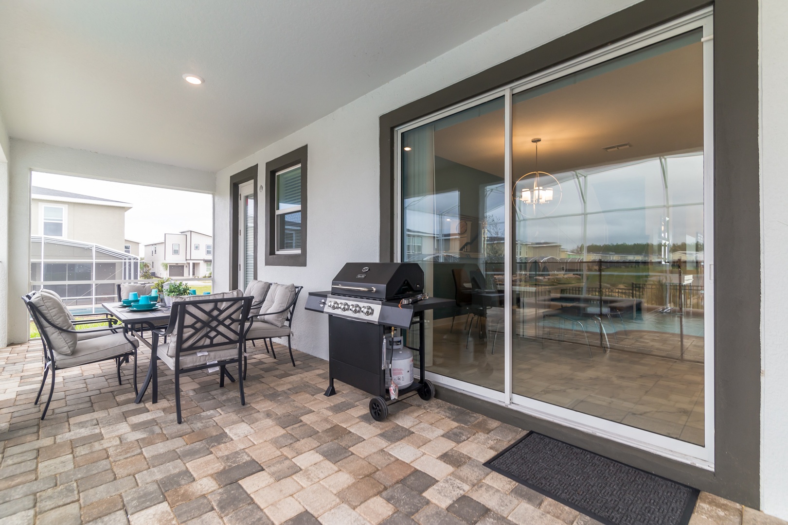 Private pool area + Grill