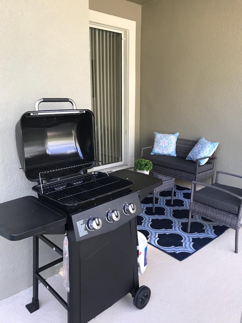 Patio dining table + Grill