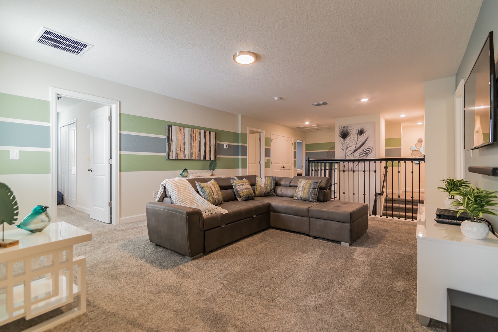 Family Room + TV - Free Internet