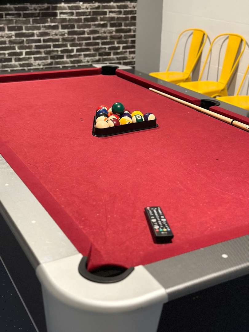 Pool table