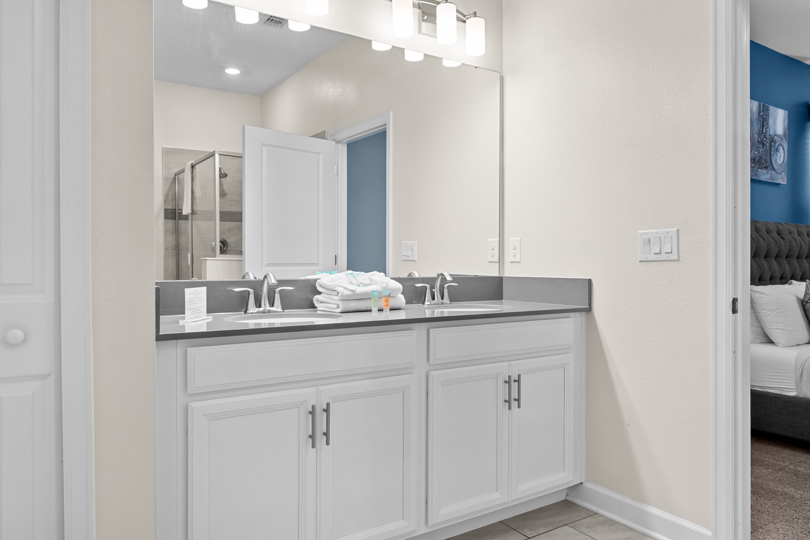 Your spacious dual-sink vanity offers plenty of room to get ready together, with soft lighting and fresh towels waiting for you.