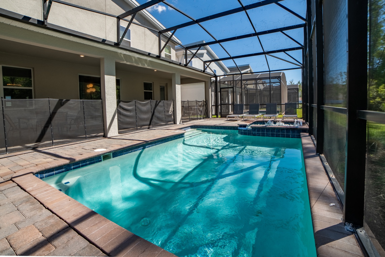 Private Pool + Jacuzzi