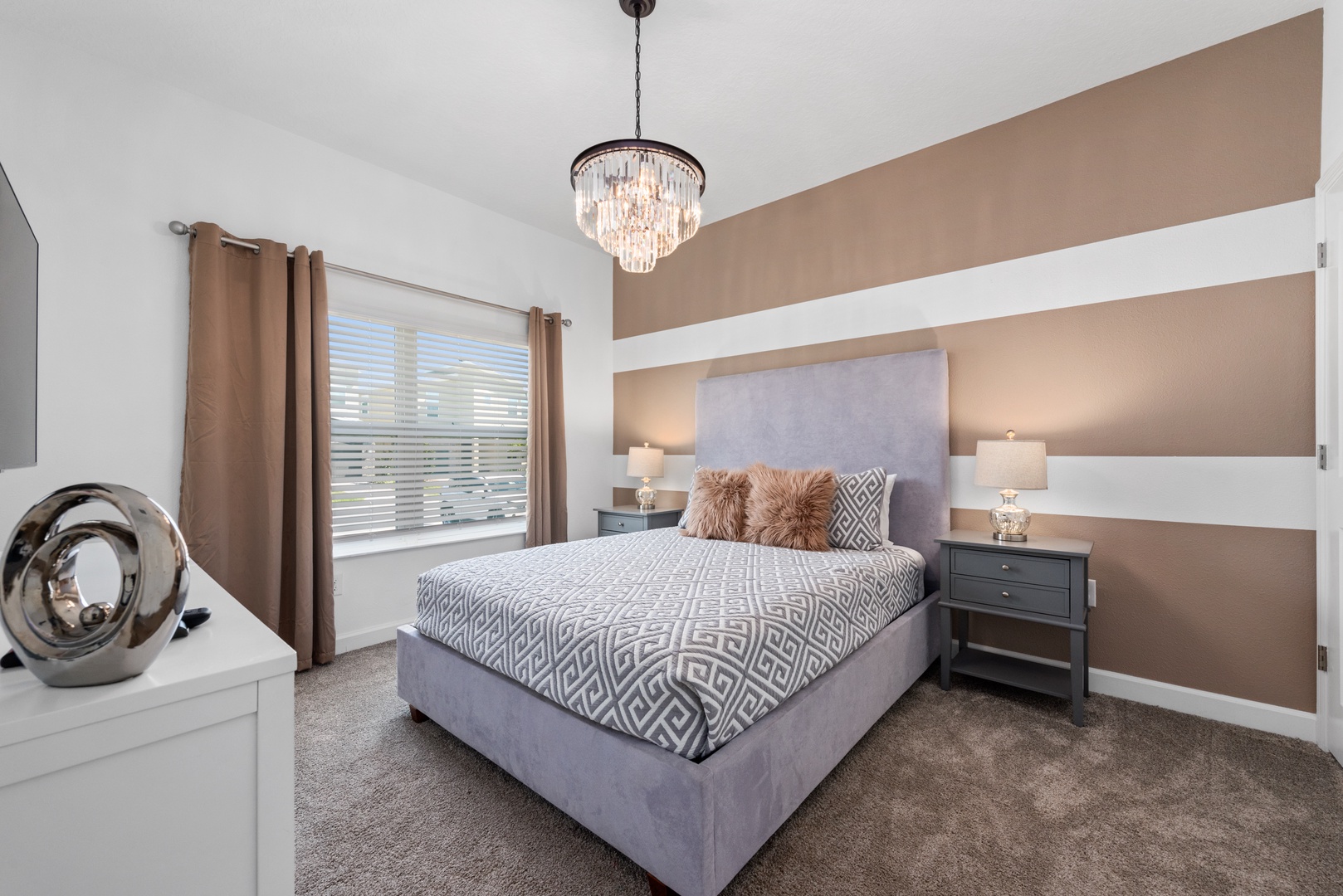 1052 Leader St. 7