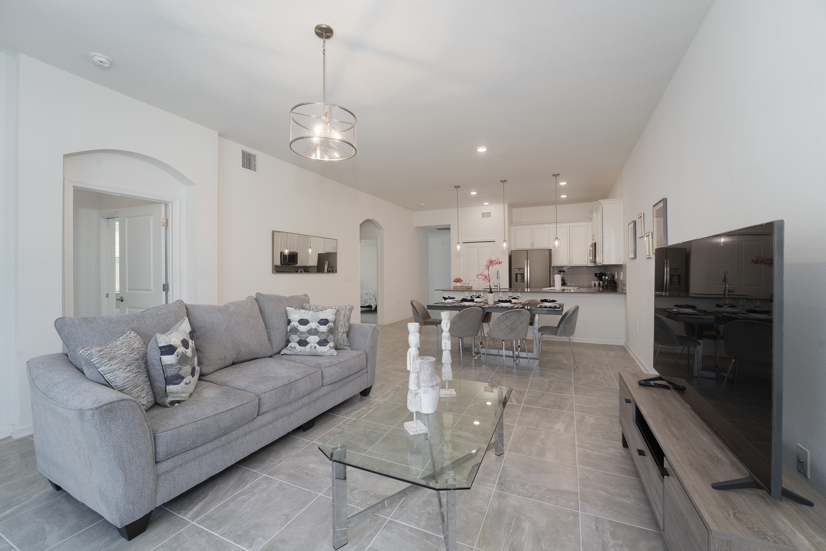 Beautiful brand new condo 2/2 with balcony 286