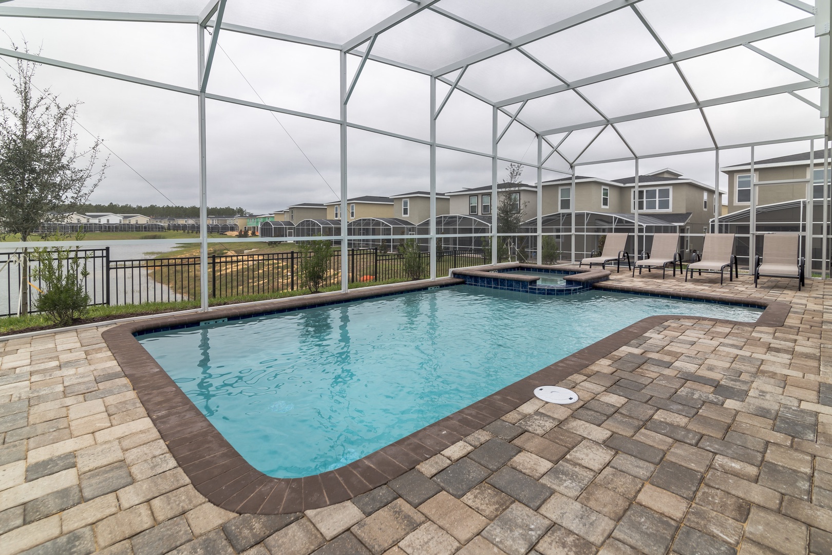 Private Pool + Jacuzzi