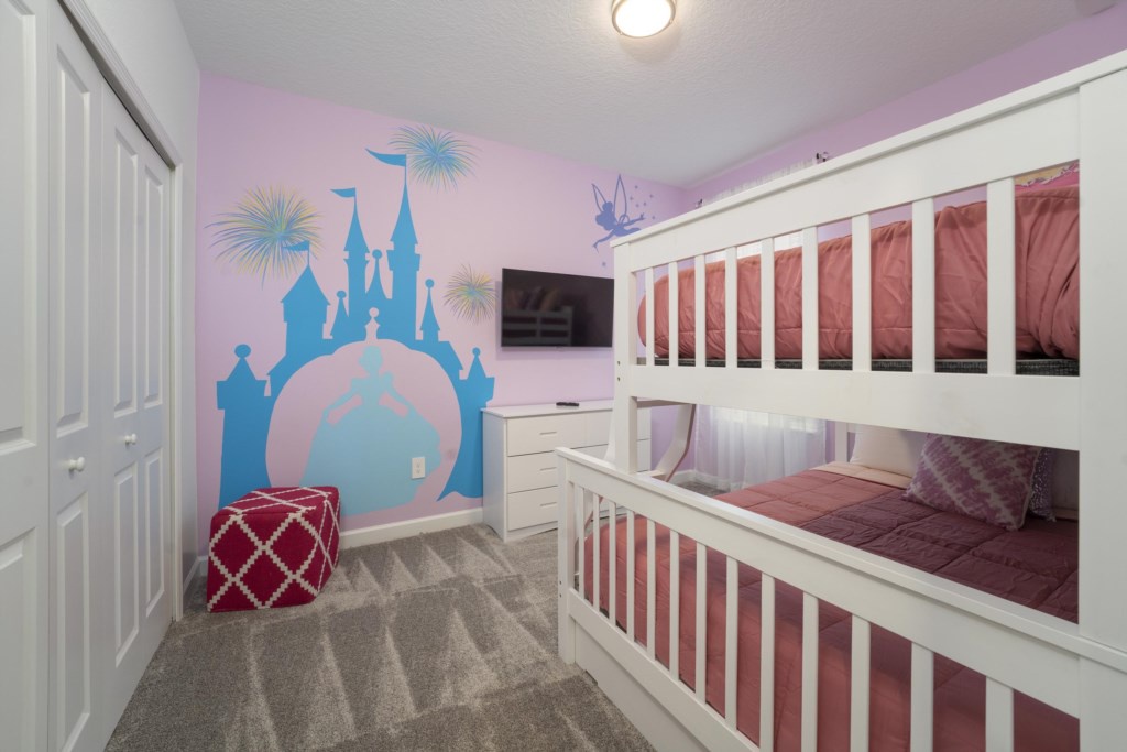 Disney room with bunk