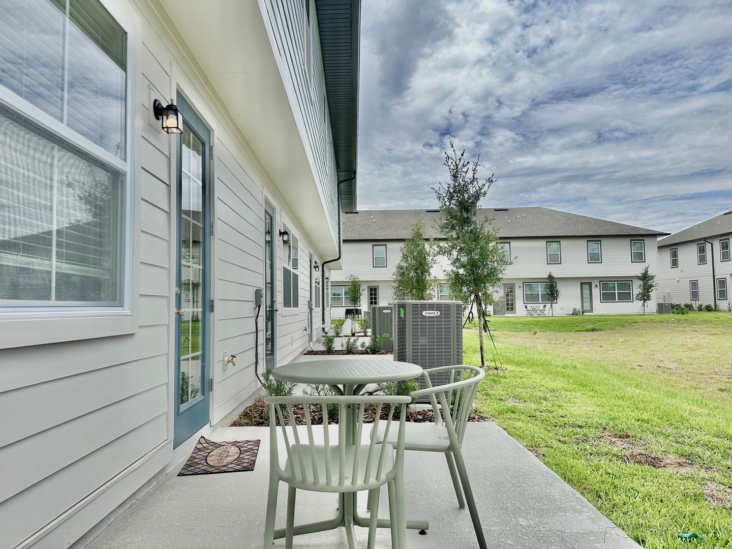 OUTDOOR SITING SPACE