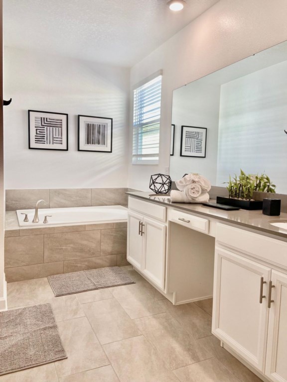 Bathroom #2 Walk-in shower and Garden tub (Ensuite Room 4) Upstairs