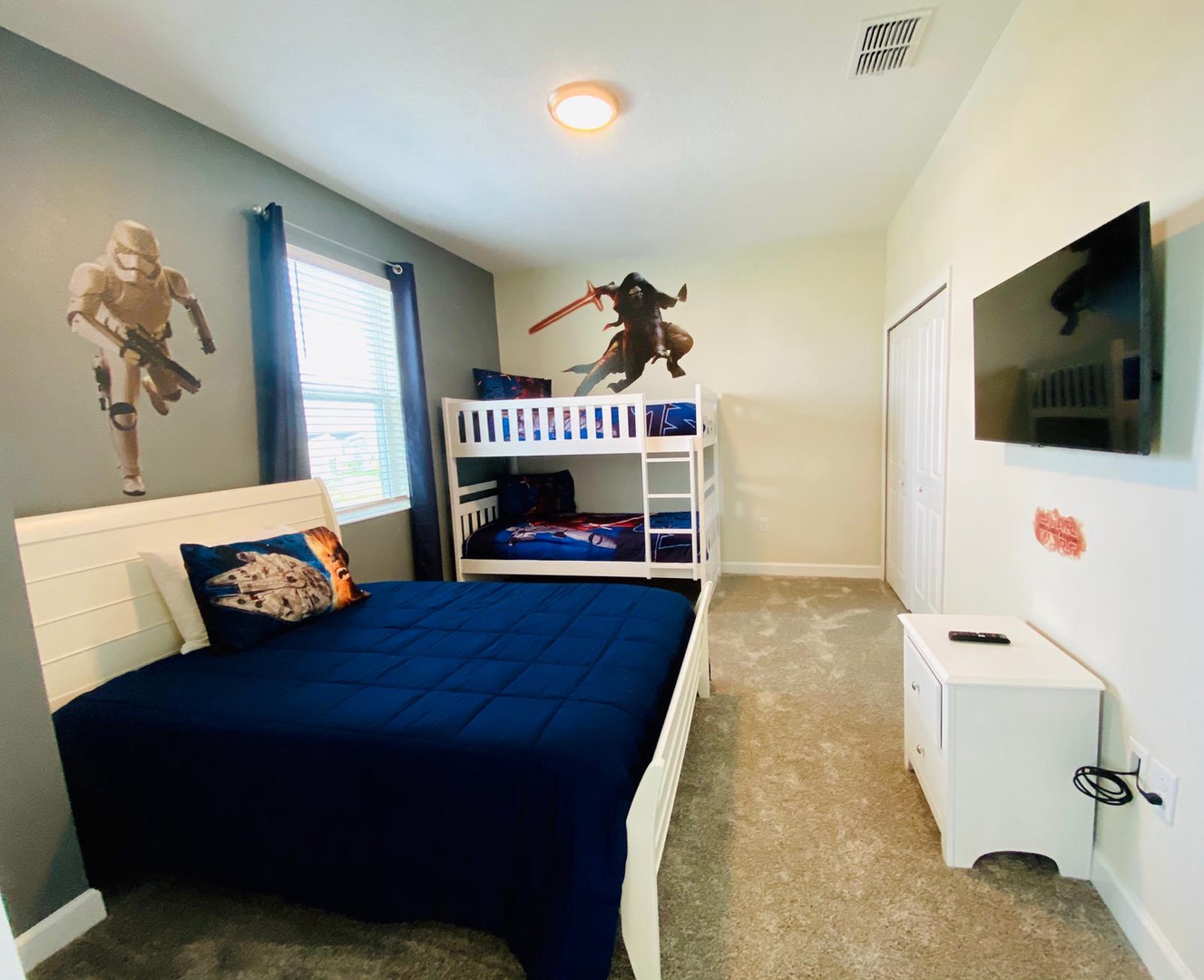 Room 1 Full bed and Twin bunk