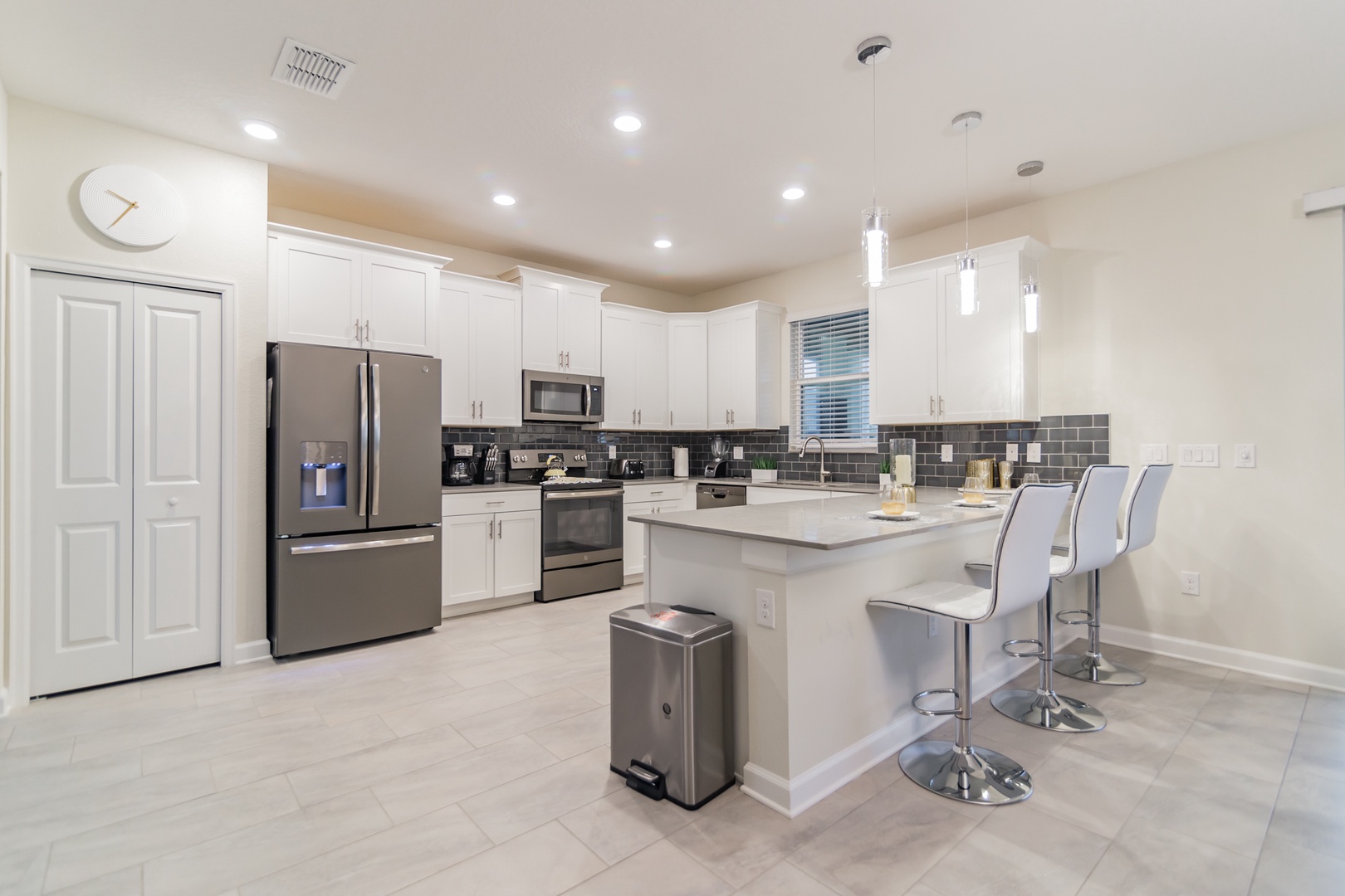 Luxury 6 Bedroom 5 bath pool Home 127