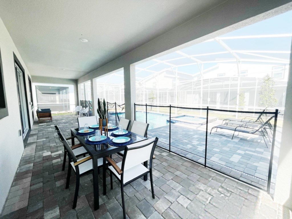 Patio dining table, Private Pool