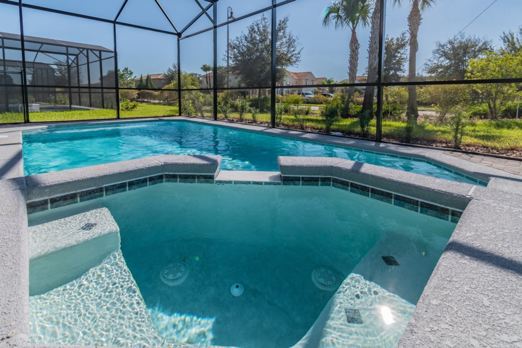 Private pool + Jacuzzi