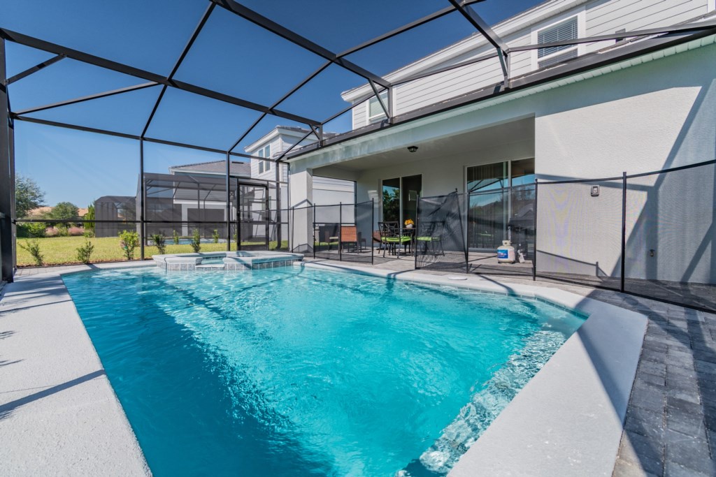 Private pool + Jacuzzi