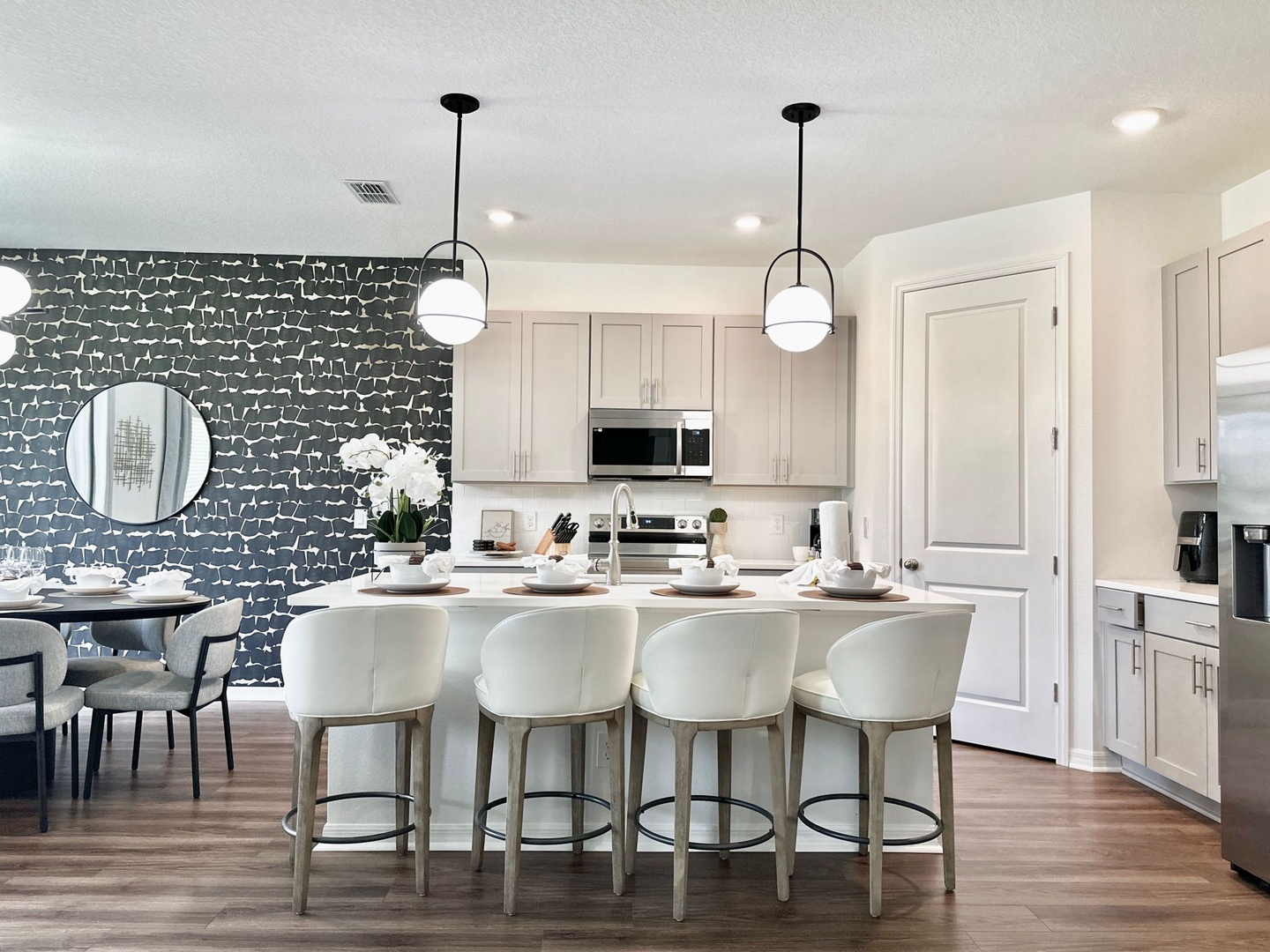 kitchen area with view of bar top