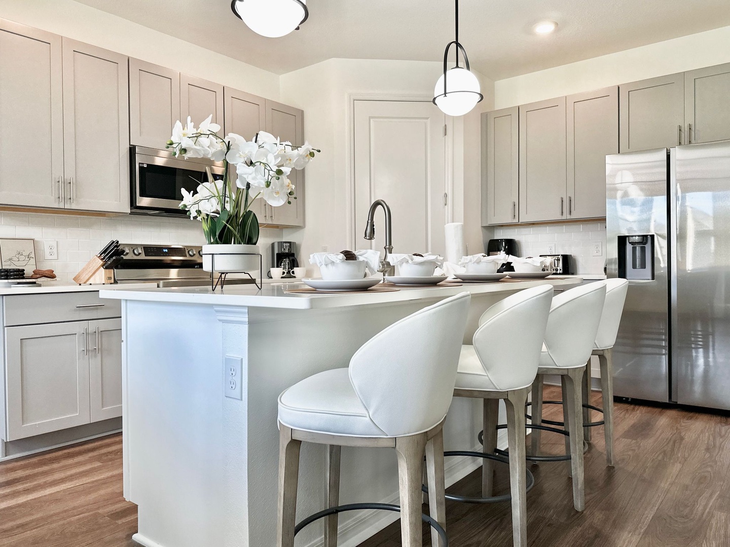 bar top area in the kitchen