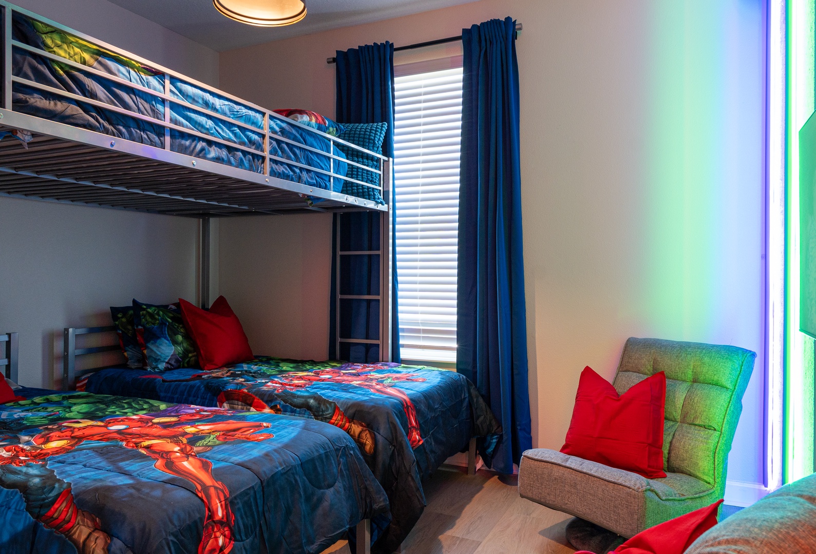 Bunk bed + twin bedroom