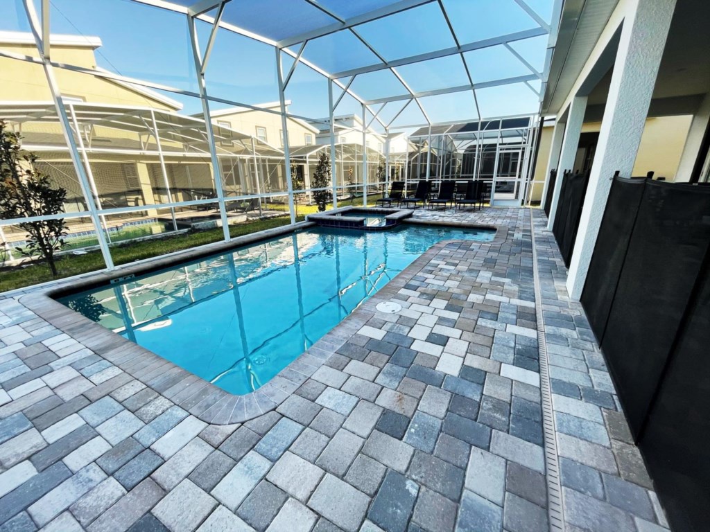 Luxury 7 Bedroom 5 bath pool Home 208