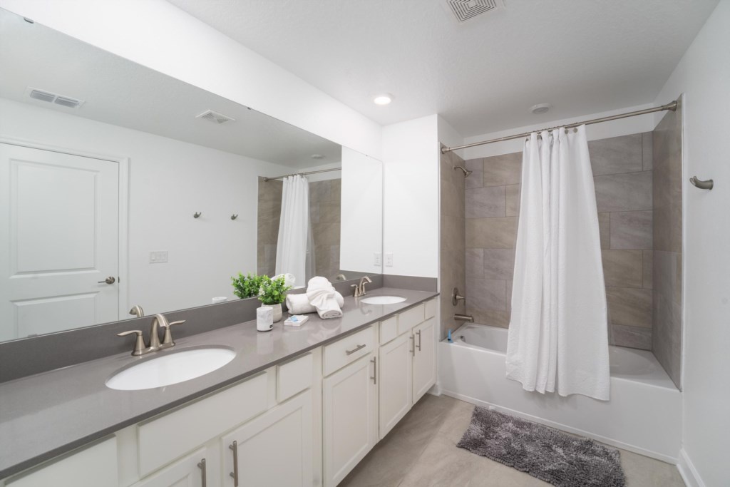 Shower/tub
