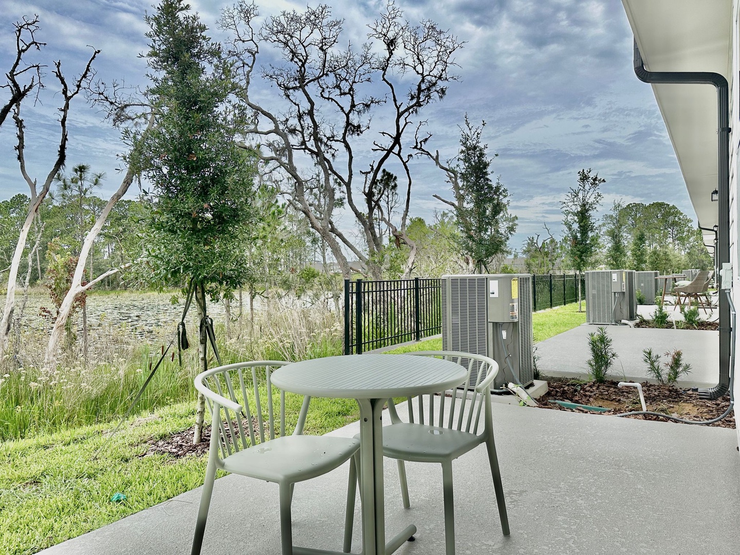 OUTDOOR SITING SPACE