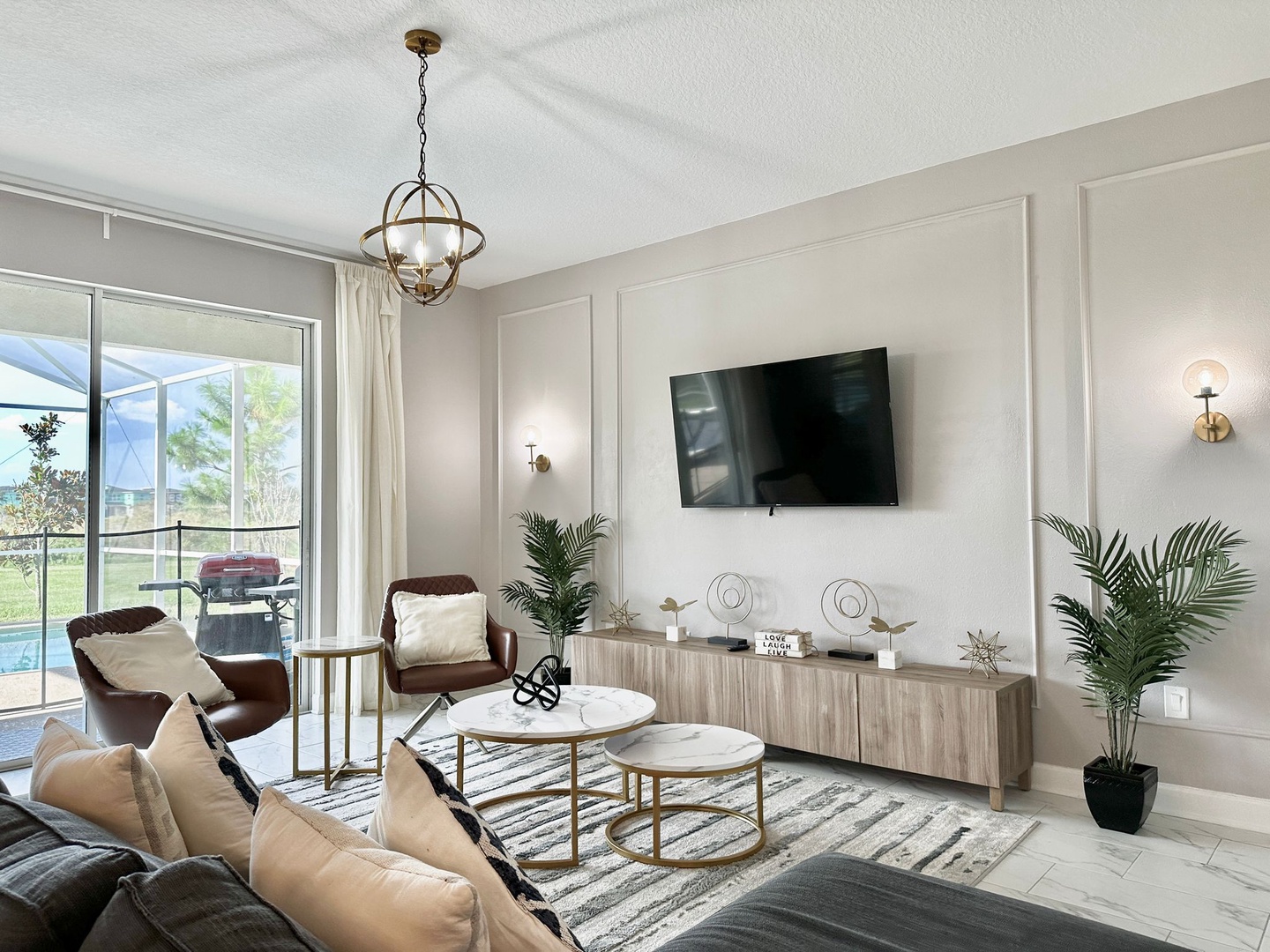 LIVING ROOM  AREA