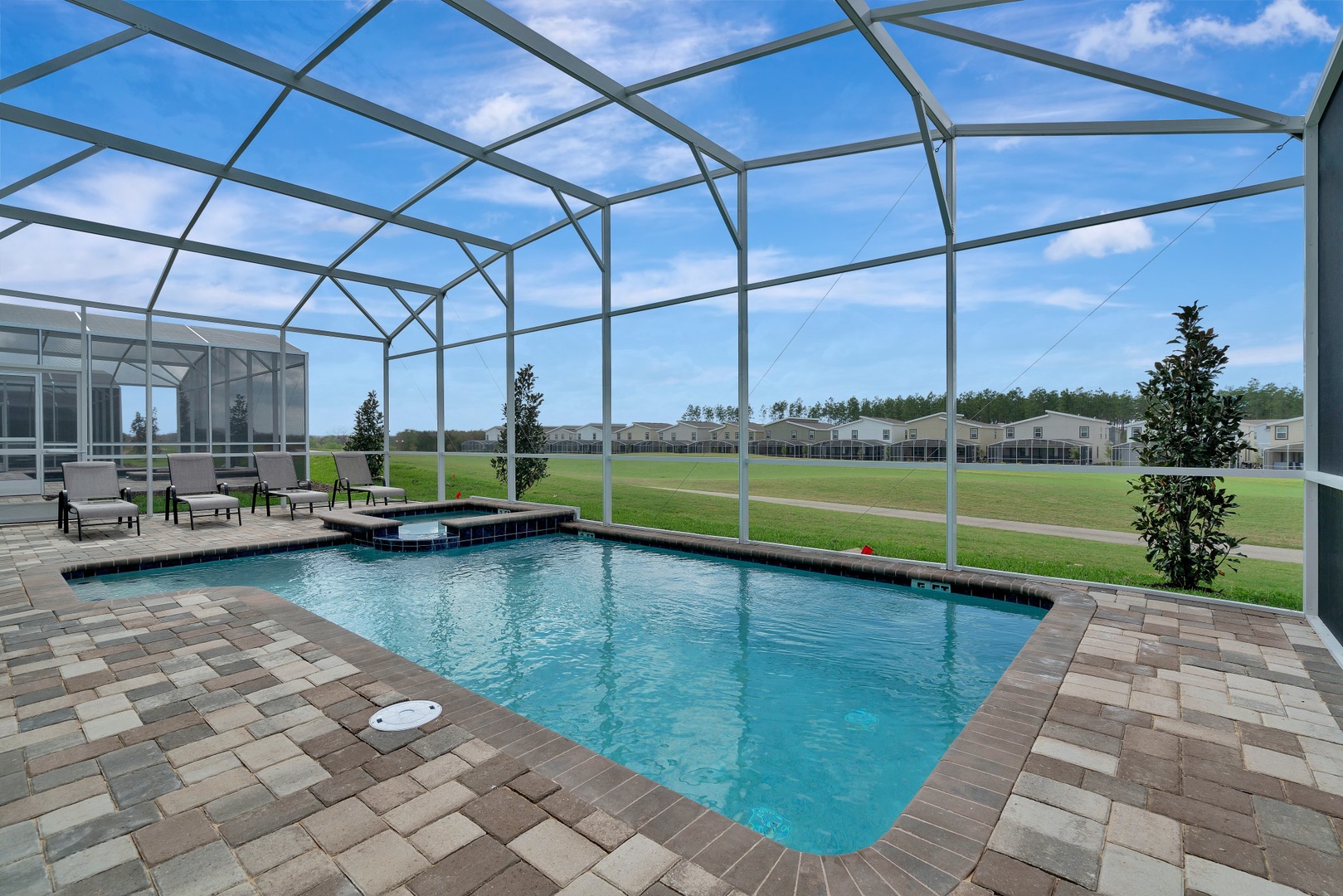 Private Pool + Jacuzzi