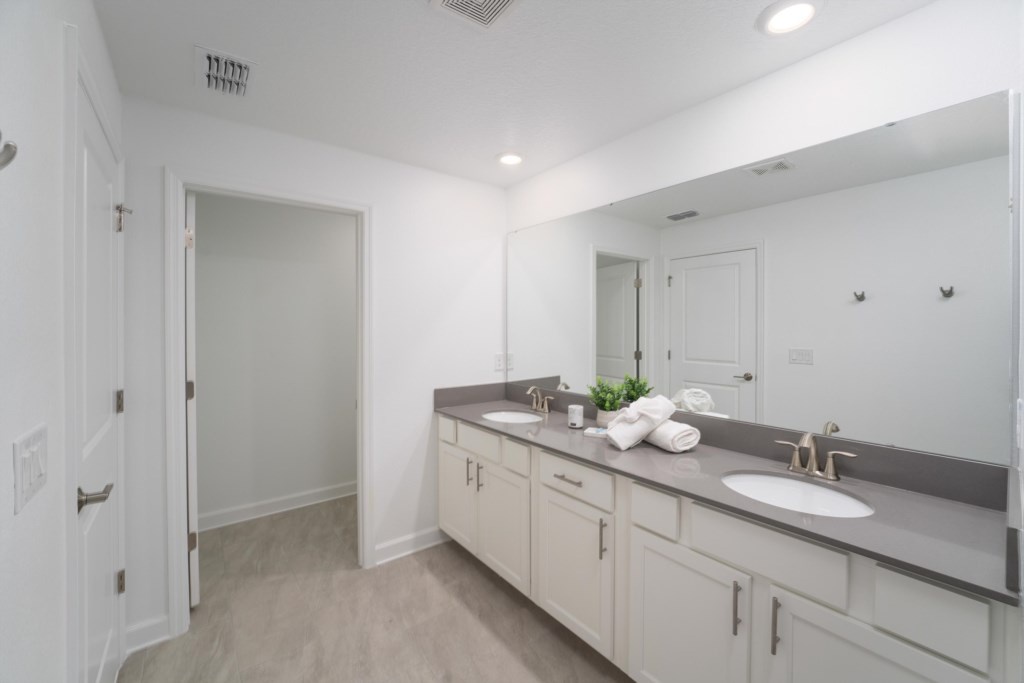 Shower/tub
