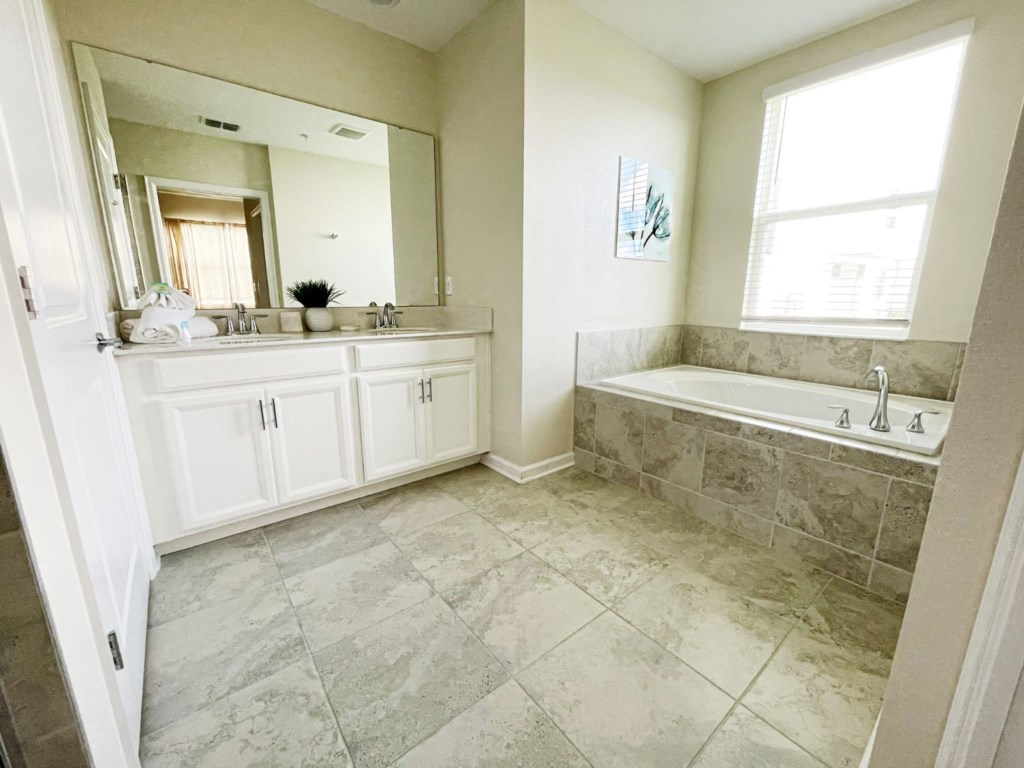 Walk in shower and Garden tub