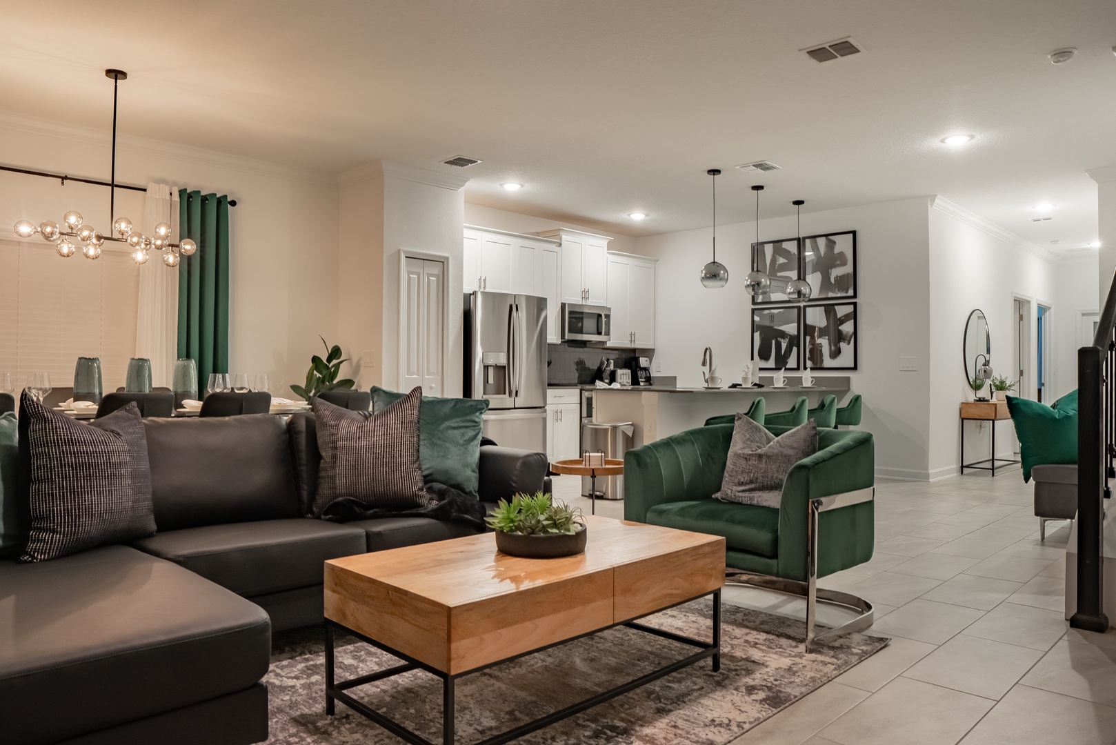 Beautiful 5 bedroom 4 bath pool Townhome 296